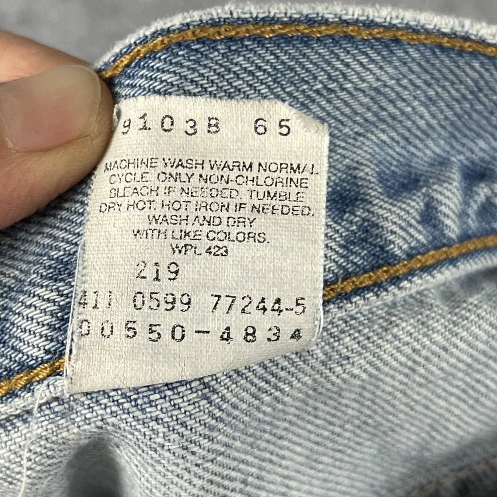 Vintage Levis 550 Jeans Mens 36x34 Relaxed Fit Light Wash 90s Thrashed Destroyed
